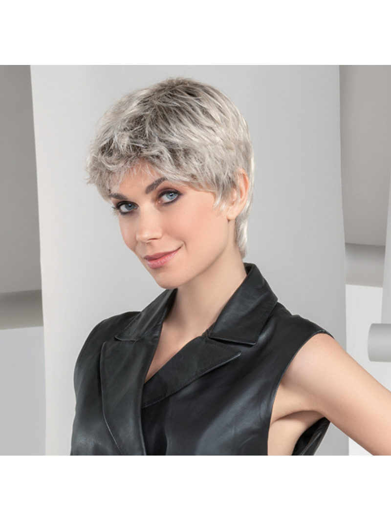 Perruque synthétique courte lisse Sabbia Soft - Ash grey/shad