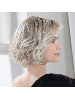 Perruque synthétique mi-longue wavy Stella Mono Part - Ivory blonde/shad